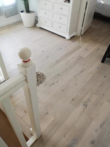 Fourniture et pose d'un sol type carrelage immitation parquet